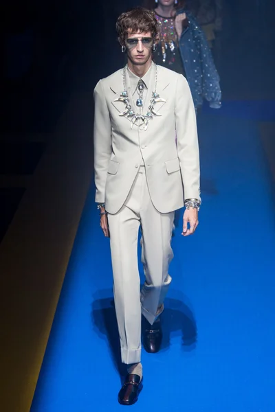 Look 63